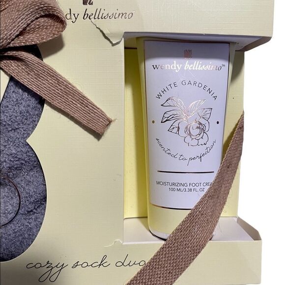 Wendy Bellissimo Cozy Sock & Moisturizing Foot Cream Duo - Picture 4 of 4